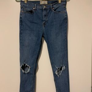 FREE PEOPLE KNEE-HOLE DESIGN JEANS 👖